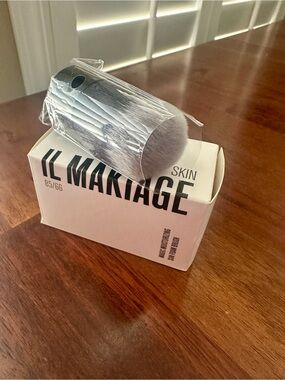 IL MAKIAGE Skin Brush - BNIB